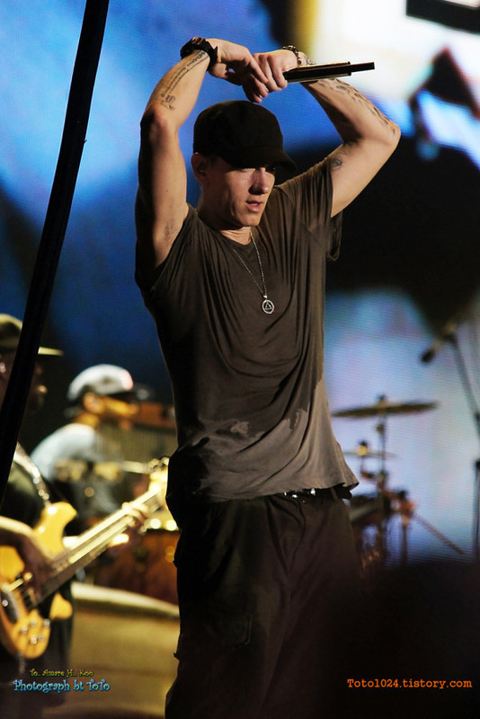 Eminem - Фото с концерта в Корее 2012