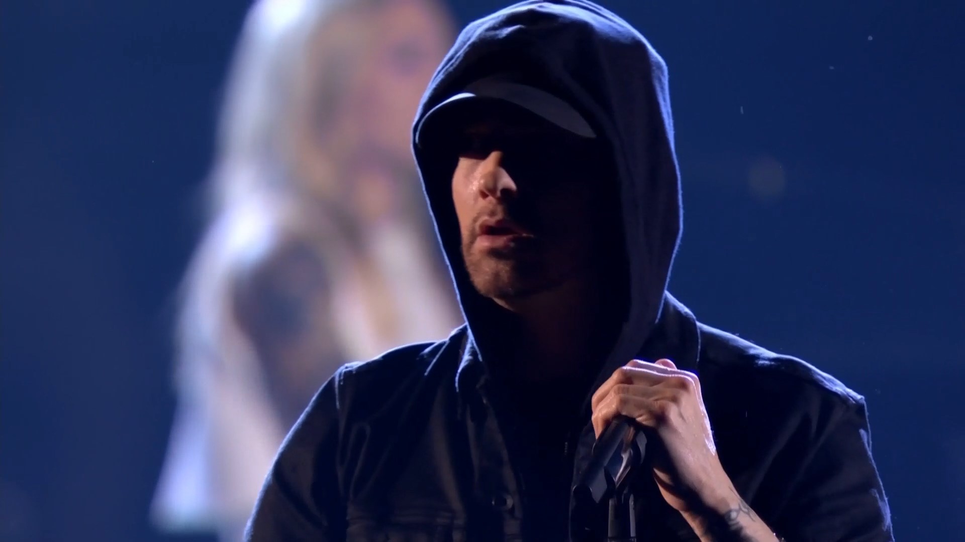 Eminem ft. Skylar Grey - Walk On Water live on MTV EMA 2017