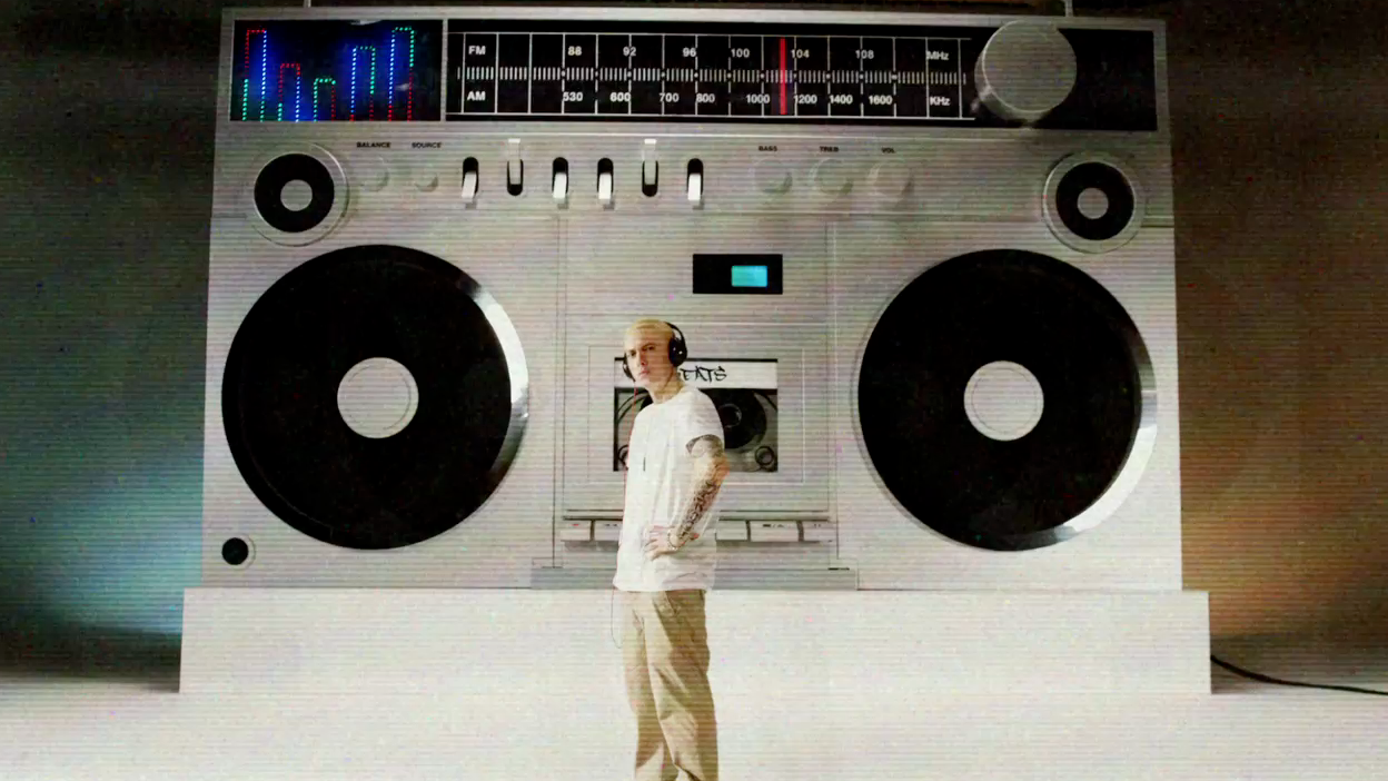 Eminem в трейлере клипа Berzerk и новых наушников Beats by Dre