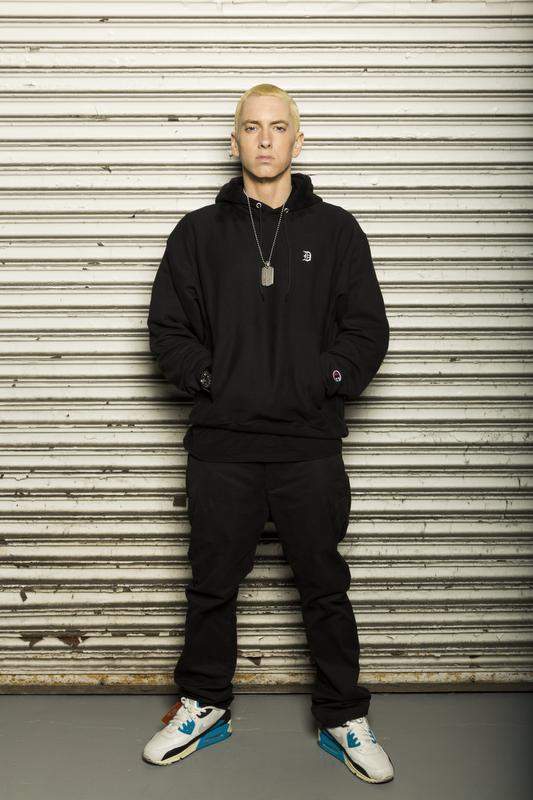 Eminem на съемках клипа Rap God в Детройтском гараже