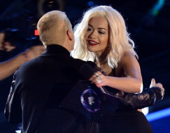 Rita Ora и Eminem на MTV EMA 2013